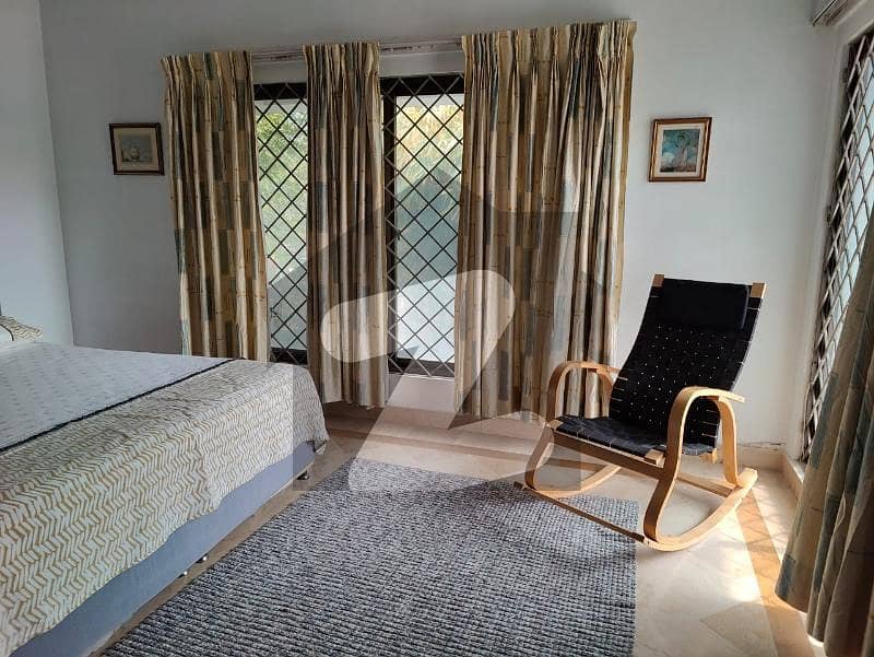 ایف ۔ 7 اسلام آباد میں 2 کمروں کا 1 کنال مکان 4.2 لاکھ میں کرایہ پر دستیاب ہے۔