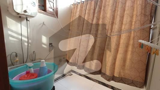 240 Sq Yards Lease 2nd Floor Portion With Roof For Sale