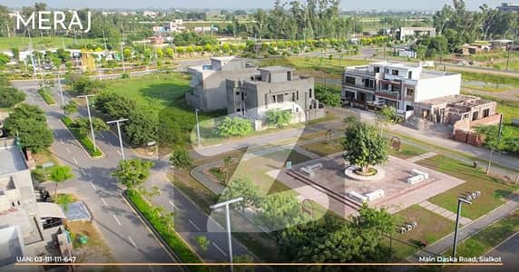 معراج ہاؤسنگ سوسائٹی ڈسکہ میں 10 مرلہ پلاٹ فائل 5.5 لاکھ میں برائے فروخت۔