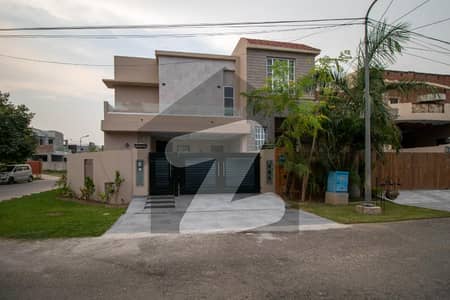 ڈی ایچ اے فیز 8 سابقہ ایئر ایوینیو ڈی ایچ اے فیز 8,ڈی ایچ اے ڈیفینس,لاہور میں 4 کمروں کا 10 مرلہ مکان 3.95 کروڑ میں برائے فروخت۔ ڈی ایچ اے فیز 8 سابقہ ایئر ایوینیو ڈی ایچ اے فیز 8,ڈی ایچ اے ڈیفینس,لاہور میں 4 کمروں کا 10 مرلہ مکان 3.95 کروڑ میں برائے فروخت۔