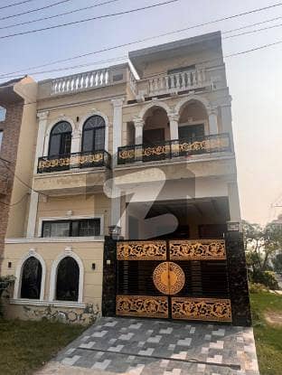 ویلینشیاء ہاؤسنگ سوسائٹی لاہور میں 4 کمروں کا 4 مرلہ مکان 1.65 کروڑ میں برائے فروخت۔