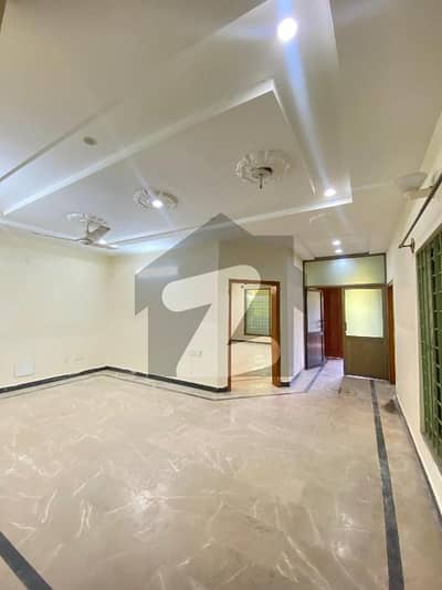 ڈی ۔ 12 اسلام آباد میں 3 کمروں کا 10 مرلہ زیریں پورشن 1.2 لاکھ میں کرایہ پر دستیاب ہے۔