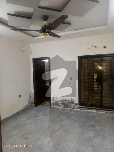 نیسپاک سکیم فیز 3 ڈیفینس روڈ,لاہور میں 2 کمروں کا 5 مرلہ بالائی پورشن 35.0 ہزار میں کرایہ پر دستیاب ہے۔