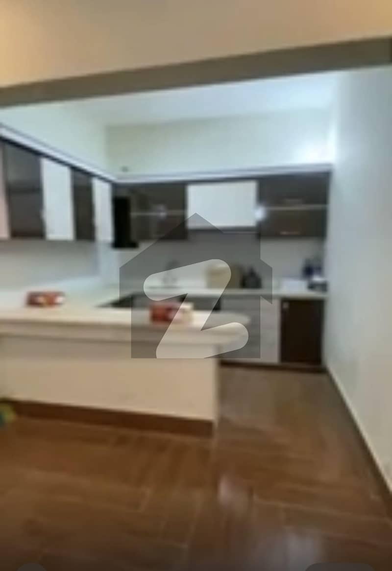 لطیف آباد حیدر آباد میں 3 کمروں کا 8 مرلہ فلیٹ 1.75 کروڑ میں برائے فروخت۔