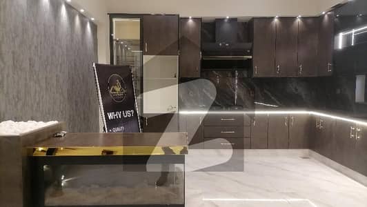 سمندری روڈ فیصل آباد میں 7 مرلہ مکان 3.5 کروڑ میں برائے فروخت۔