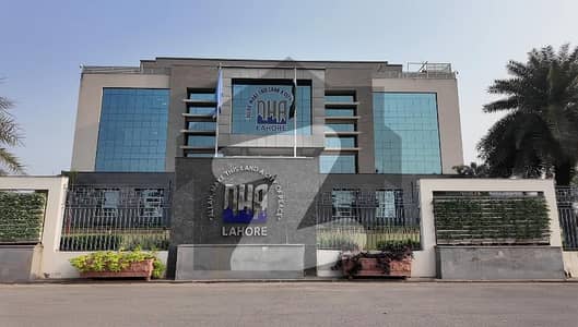 ڈی ایچ اے فیز 6 - مین بلیوارڈ ڈی ایچ اے فیز 6,ڈیفنس (ڈی ایچ اے),لاہور میں 4 مرلہ عمارت 25.0 کروڑ میں برائے فروخت۔