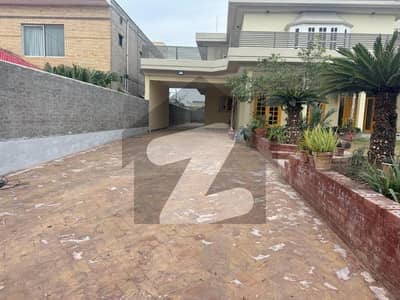 حیات آباد فیز 2 حیات آباد,پشاور میں 5 کمروں کا 2 کنال مکان 2.7 لاکھ میں کرایہ پر دستیاب ہے۔