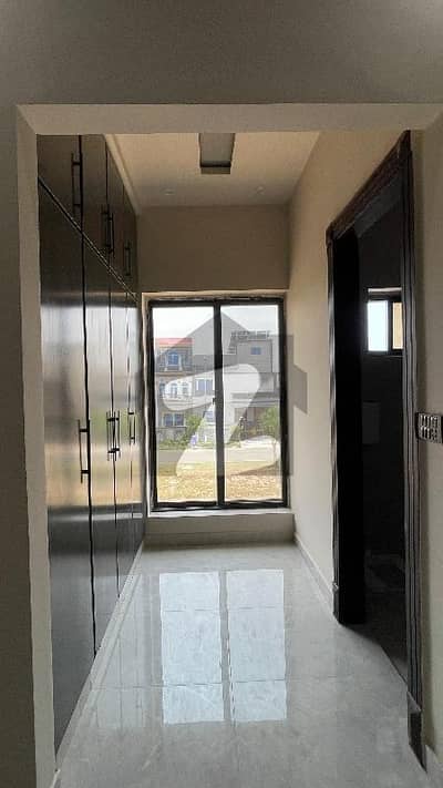 10 Marla Brand Superb New House