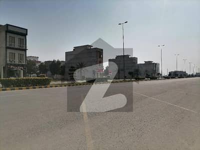 Looking For A Prime Location Building In Faisalabad