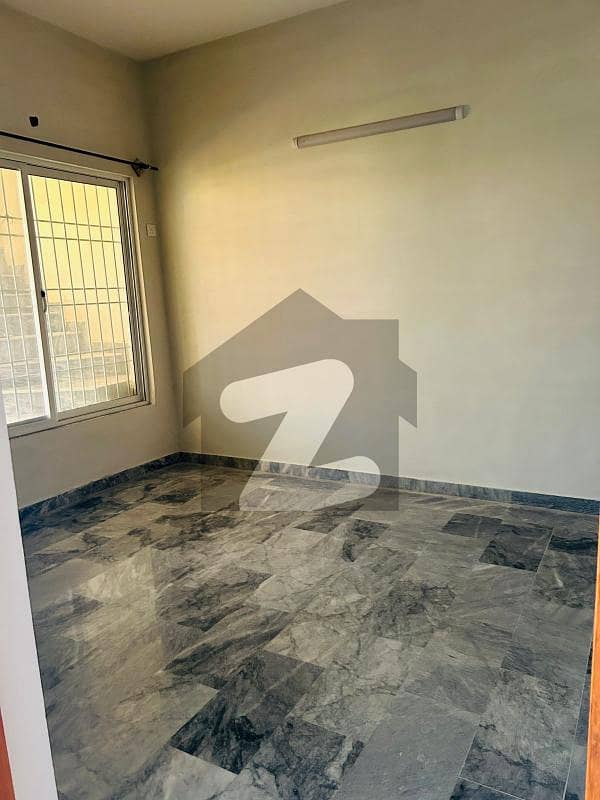 BEAUTIFUL LOCATION GROUND PORTION FOR RENT