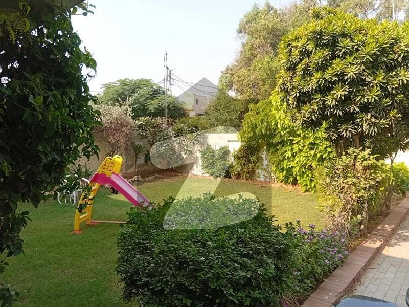 500 YARDS BUNGALOW AVAILABLE FOR SALE 500 YARDS BUNGALOW AVAILABLE FOR SALE