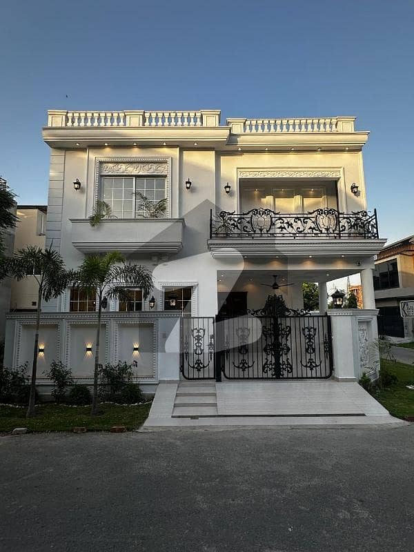 10 Marla beautiful house available for sale 10 Marla beautiful house available for sale