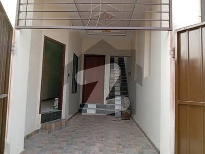 گلریز ٹاؤن ملتان میں 2 کمروں کا 2 مرلہ مکان 43.0 لاکھ میں برائے فروخت۔