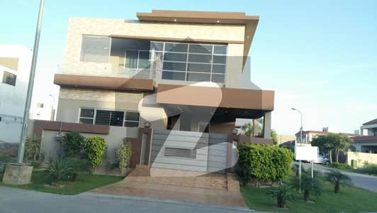 10-Marla Ultra Modern House For Sale at Top Location Near Mosque and Park 10-Marla Ultra Modern House For Sale at Top Location Near Mosque and Park