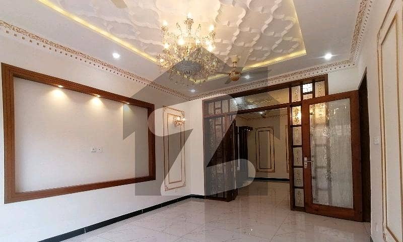 فیصل ٹاؤن ۔ بلاک سی فیصل ٹاؤن,لاہور میں 7 کمروں کا 10 مرلہ مکان 5.6 کروڑ میں برائے فروخت۔