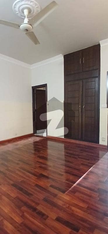 F10 Liveable House Available For Sale on Prime location F10 Liveable House Available For Sale on Prime location
