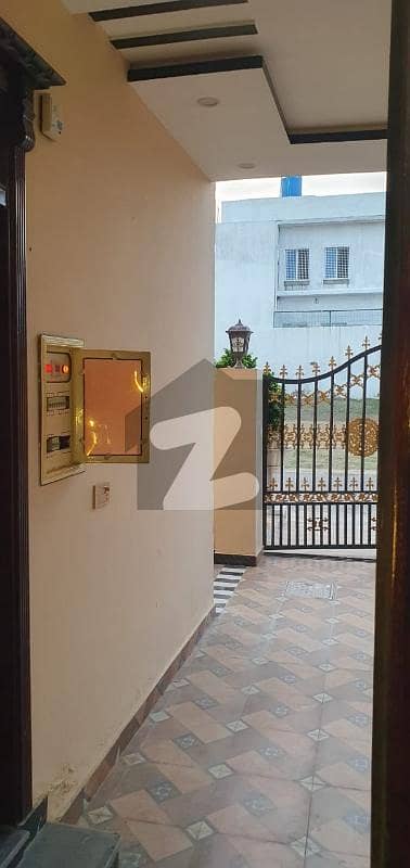 سٹی ہاؤسنگ سکیم جہلم میں 5 کمروں کا 7 مرلہ مکان 70.0 ہزار میں کرایہ پر دستیاب ہے۔