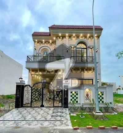 ڈی ایچ اے 9 ٹاؤن ڈیفنس (ڈی ایچ اے),لاہور میں 3 کمروں کا 5 مرلہ مکان 2.35 کروڑ میں برائے فروخت۔