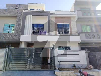 جی ۔ 13 اسلام آباد میں 4 کمروں کا 4 مرلہ مکان 4.2 کروڑ میں برائے فروخت۔