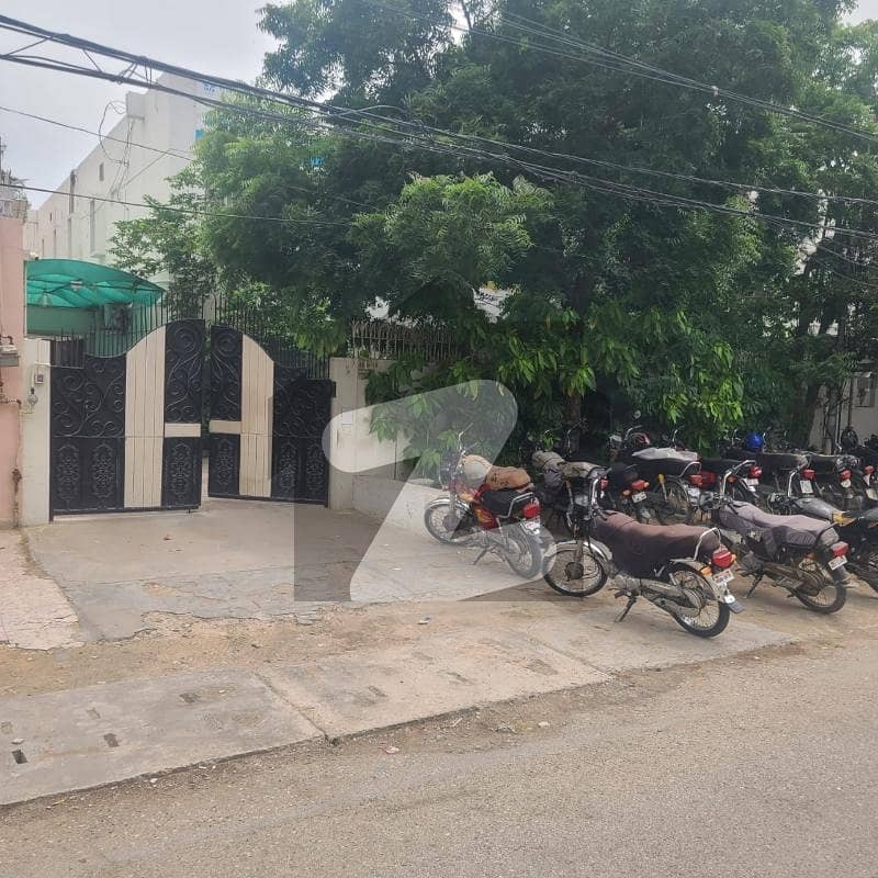 کلفٹن ۔ بلاک 3 کلفٹن,کراچی میں 4 کمروں کا 1 کنال مکان 6.0 لاکھ میں کرایہ پر دستیاب ہے۔ کلفٹن ۔ بلاک 3 کلفٹن,کراچی میں 4 کمروں کا 1 کنال مکان 6.0 لاکھ میں کرایہ پر دستیاب ہے۔