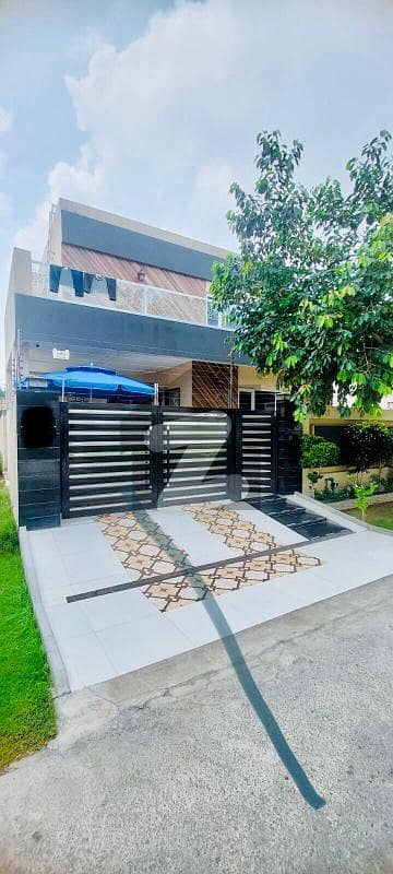 ڈی ایچ اے 9 ٹاؤن ۔ بلاک سی ڈی ایچ اے 9 ٹاؤن,ڈیفنس (ڈی ایچ اے),لاہور میں 4 کمروں کا 8 مرلہ مکان 4.05 کروڑ میں برائے فروخت۔