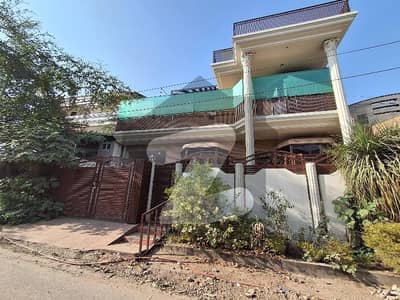 جی ۔ 10 اسلام آباد میں 6 کمروں کا 11 مرلہ مکان 8.0 کروڑ میں برائے فروخت۔