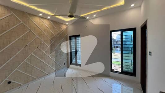 بحریہ آرچرڈ لاہور میں 3 کمروں کا 5 مرلہ مکان 1.65 کروڑ میں برائے فروخت۔