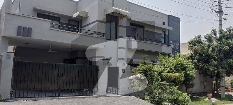 عسکری 11 عسکری,لاہور میں 3 کمروں کا 10 مرلہ مکان 4.3 کروڑ میں برائے فروخت۔