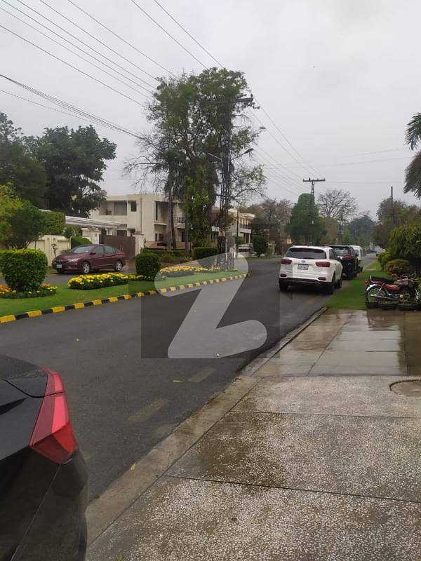 plot avalible in main sarwar colony