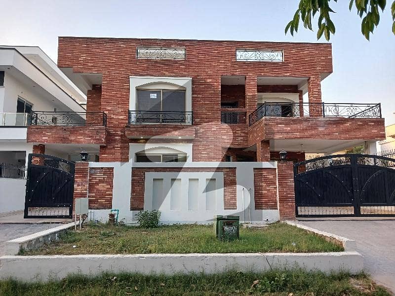 جی ۔ 13 اسلام آباد میں 6 کمروں کا 1 کنال مکان 4.0 لاکھ میں کرایہ پر دستیاب ہے۔ جی ۔ 13 اسلام آباد میں 6 کمروں کا 1 کنال مکان 4.0 لاکھ میں کرایہ پر دستیاب ہے۔