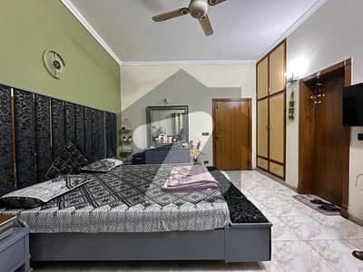 غازی روڈ کینٹ,لاہور میں 10 مرلہ زیریں پورشن 1.3 لاکھ میں برائے فروخت۔