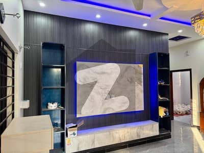 ڈی ایچ اے فیز 2 - سیکٹر جی ڈی ایچ اے ڈیفینس فیز 2,ڈی ایچ اے ڈیفینس,اسلام آباد میں 6 کمروں کا 10 مرلہ مکان 6.75 کروڑ میں برائے فروخت۔