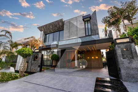 one kanal luxurious bungalow located near carrefour mall