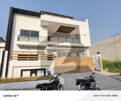 ایم پی سی ایچ ایس - بلاک سی ایم پی سی ایچ ایس ۔ ملٹی گارڈنز,بی ۔ 17,اسلام آباد میں 5 کمروں کا 10 مرلہ مکان 4.5 کروڑ میں برائے فروخت۔