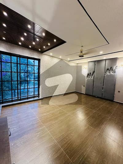 20 MARLA SLIGHTLY USED HOUSE HOUSE FOR SALE IN NFC PHASE 1 COLLEGE ROAD LAHORE NEAR VALANCIA TOWN