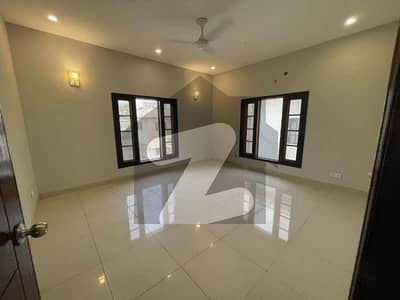 کلفٹن کراچی میں 3 کمروں کا 8 مرلہ فلیٹ 1.0 لاکھ میں کرایہ پر دستیاب ہے۔