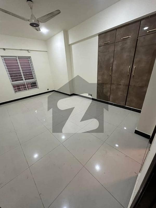 کلفٹن کراچی میں 2 کمروں کا 5 مرلہ فلیٹ 80.0 ہزار میں کرایہ پر دستیاب ہے۔