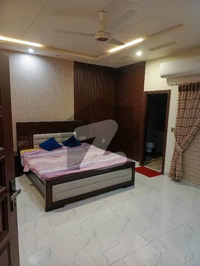 لیل پور گیلریا ایسٹ کینال روڈ,کینال روڈ,فیصل آباد میں 6 کمروں کا 1 کنال مکان 2.4 لاکھ میں کرایہ پر دستیاب ہے۔