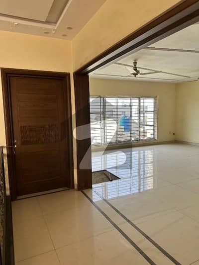 Upper Portion In Abdullah Gardens Sized 20 Marla Is Available