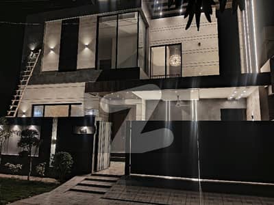 ریل ٹاؤن کینال سٹی لاہور میں 5 کمروں کا 12 مرلہ مکان 6.5 کروڑ میں برائے فروخت۔ ریل ٹاؤن کینال سٹی لاہور میں 5 کمروں کا 12 مرلہ مکان 6.5 کروڑ میں برائے فروخت۔