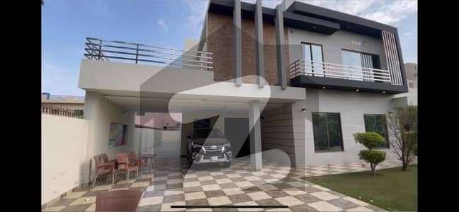 2- Kanal Luxurious Bungalow Modern Architectural Design Facing Park Owner Built Urgently Available For Sale near Valencia 2- Kanal Luxurious Bungalow Modern Architectural Design Facing Park Owner Built Urgently Available For Sale near Valencia