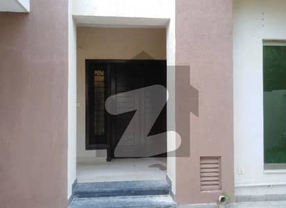 عسکری 11 عسکری,لاہور میں 3 کمروں کا 10 مرلہ مکان 4.1 کروڑ میں برائے فروخت۔