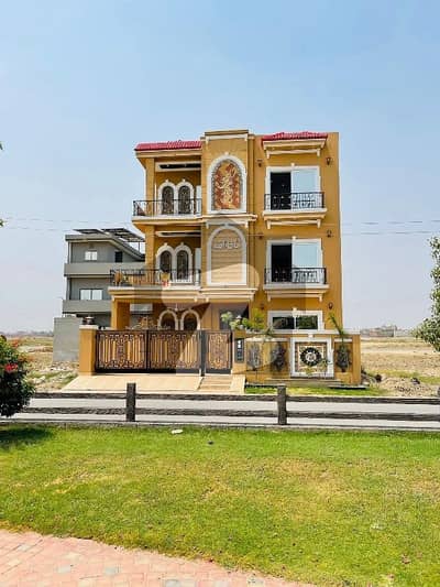 D block 10 Marla facing park house D block 10 Marla facing park house