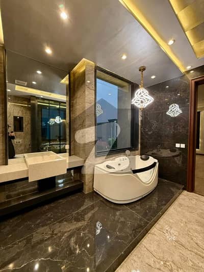 ڈی ایچ اے فیز 7 ڈیفنس (ڈی ایچ اے),لاہور میں 5 کمروں کا 1 کنال مکان 11.0 کروڑ میں برائے فروخت۔