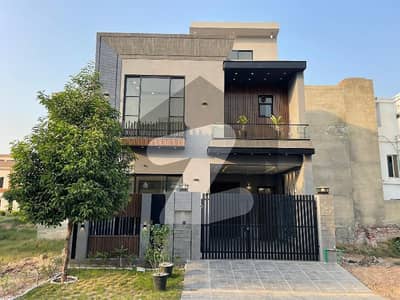 ڈی ایچ اے 9 ٹاؤن ڈیفنس (ڈی ایچ اے),لاہور میں 3 کمروں کا 5 مرلہ مکان 81.0 ہزار میں کرایہ پر دستیاب ہے۔ ڈی ایچ اے 9 ٹاؤن ڈیفنس (ڈی ایچ اے),لاہور میں 3 کمروں کا 5 مرلہ مکان 81.0 ہزار میں کرایہ پر دستیاب ہے۔