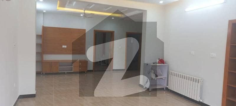 جی ۔ 11/2 جی ۔ 11,اسلام آباد میں 5 کمروں کا 7 مرلہ مکان 8.0 کروڑ میں برائے فروخت۔