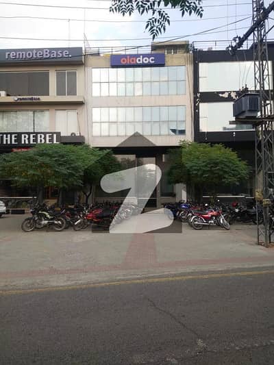 ڈی ایچ اے فیز 4 - ڈبل سی اے بلاک فیز 4,ڈیفنس (ڈی ایچ اے),لاہور میں 4 مرلہ عمارت 12.45 کروڑ میں برائے فروخت۔