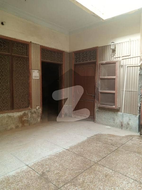 A Block Near Fazi Hospital And Nova Care Old House