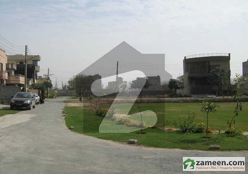 10 Marla plots available all over soiecty