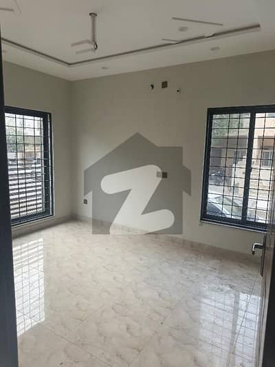 4 MARLA LOWER PORTION AVAILABLE FOR RENT IN HIGH COURT SOCIETY PHASE 2 COLLEGE ROAD LAHORE ELECTRICITY PRIVATE 75 RUPES PER FLAT RATE UNIT